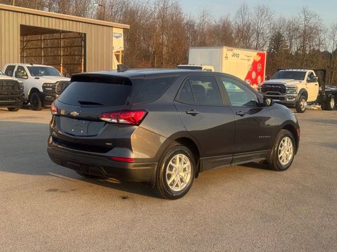 Used 2022 Chevrolet Equinox LS w/ LS Convenience Package AWD/4WD image 3