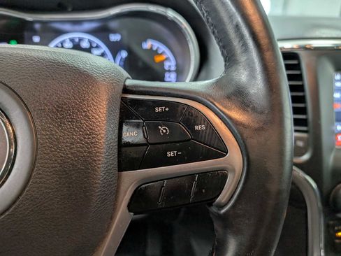 Used 2019 Jeep Grand Cherokee Laredo image 33