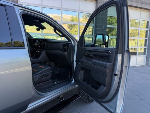 Used 2024 GMC Sierra 2500 AT4 w/ AT4 Premium Plus Package AWD/4WD image 48
