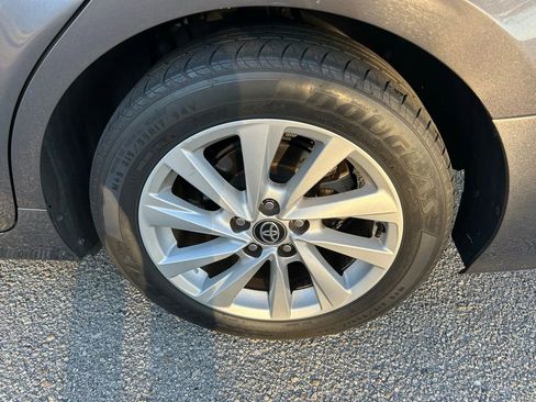 Used 2021 Toyota Camry LE image 9