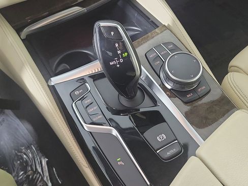 Used 2018 BMW 530i xDrive image 22