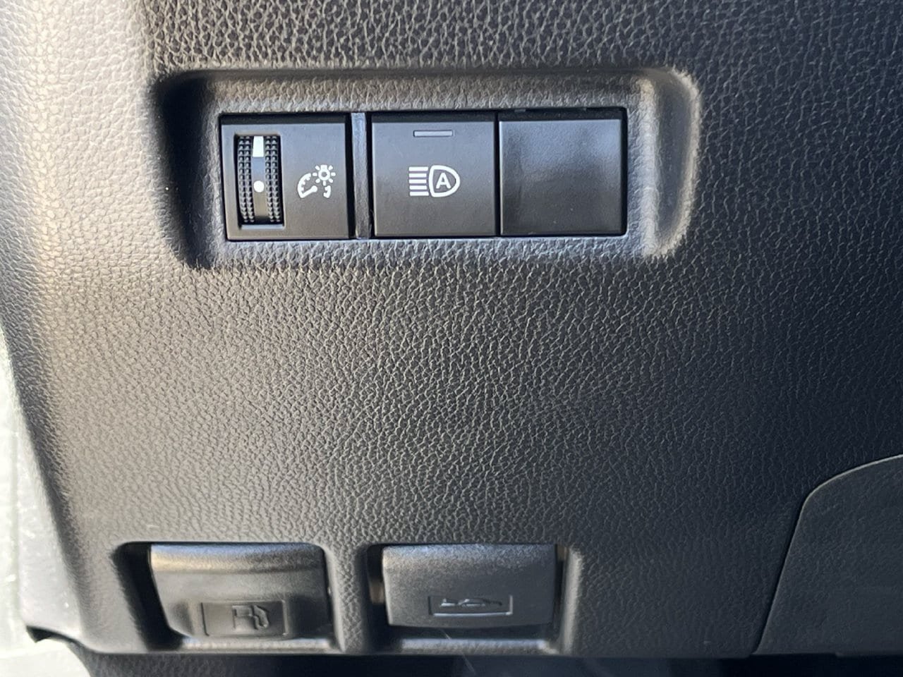 Used 2025 Toyota RAV4 XLE AWD/4WD image 20