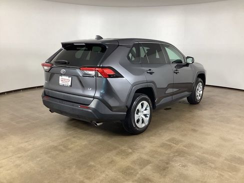 Used 2022 Toyota RAV4 LE FWD image 5