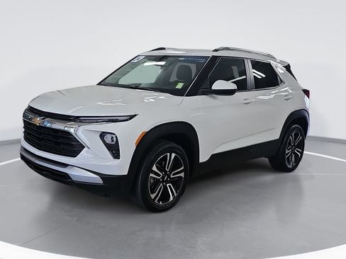 Certified 2024 Chevrolet TrailBlazer LT w/ LT Cold Weather Package AWD/4WD image 9