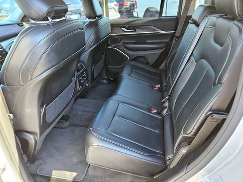 Used 2022 Jeep Grand Cherokee Limited image 16