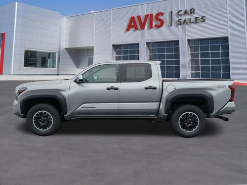 Used 2025 Toyota Tacoma TRD Off-Road image 10