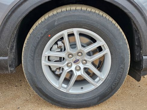 New 2026 Ford Explorer Active w/ Active Comfort Package image 10