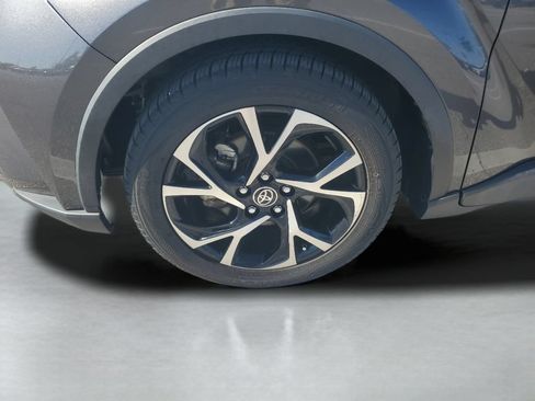 Used 2022 Toyota C-HR XLE FWD image 24