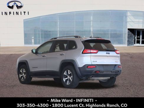Used 2018 Jeep Cherokee Trailhawk AWD/4WD image 3
