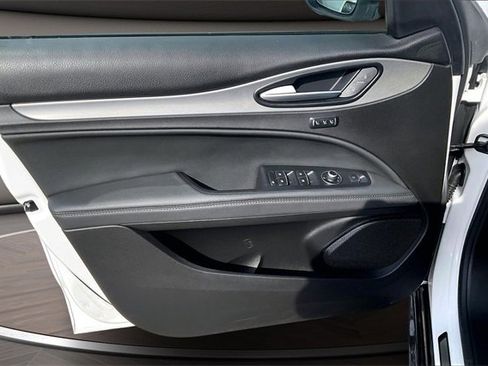 Used 2024 Alfa Romeo Stelvio Veloce image 21