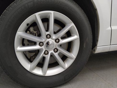 Used 2016 Dodge Grand Caravan SXT FWD image 31