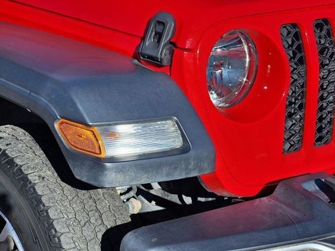 Used 2023 Jeep Gladiator Sport image 32