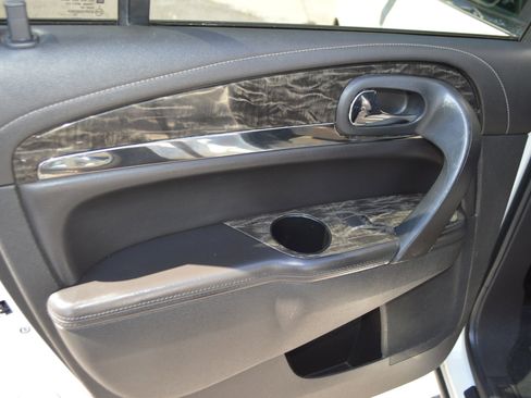 Used 2014 Buick Enclave Leather FWD image 17