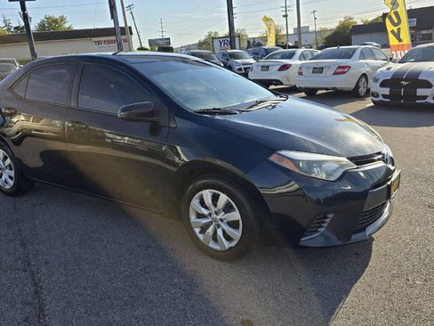 Used 2015 Toyota Corolla LE FWD image 3