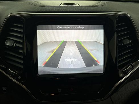 Used 2019 Jeep Cherokee Limited AWD/4WD image 15