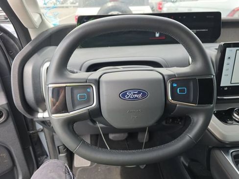 Used 2025 Ford Expedition Active AWD/4WD image 15