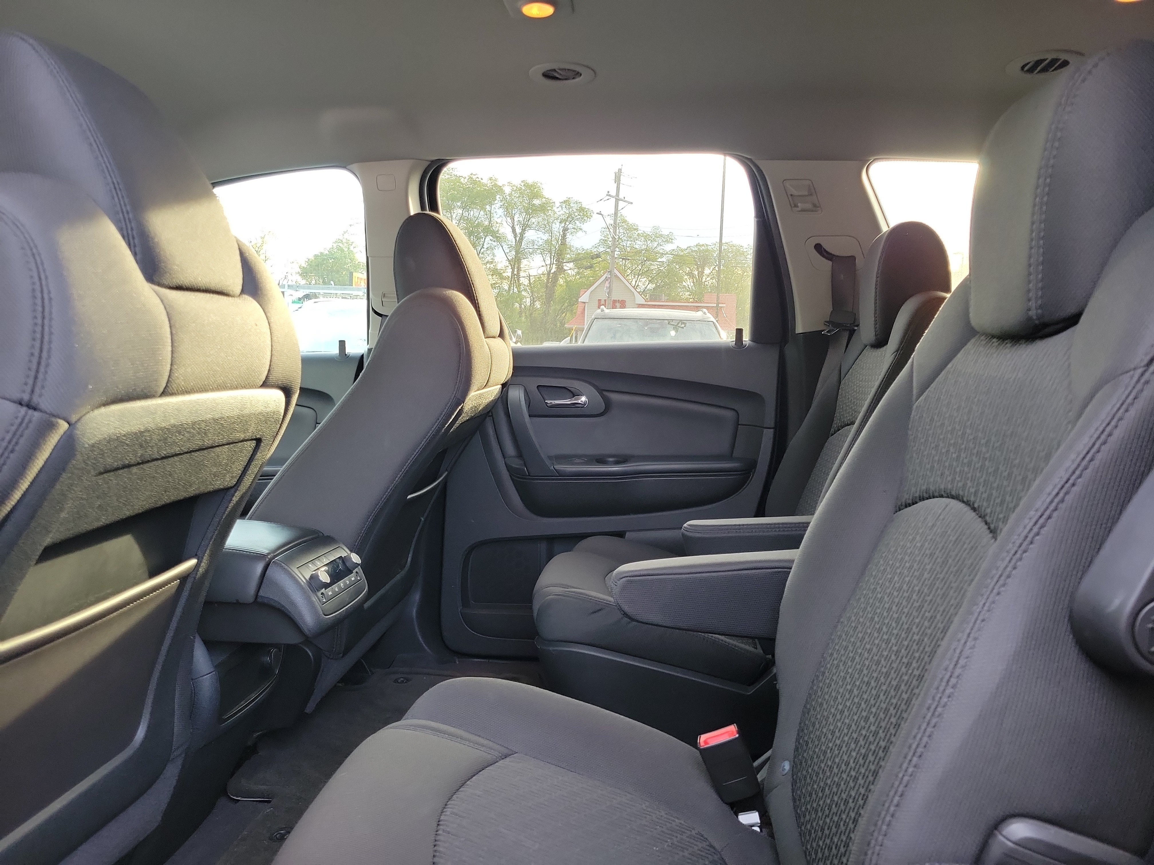 Used 2010 Chevrolet Traverse LT w/ LT Special Edition Package FWD image 11