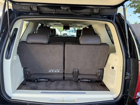 Used 2011 Cadillac Escalade Platinum image 30