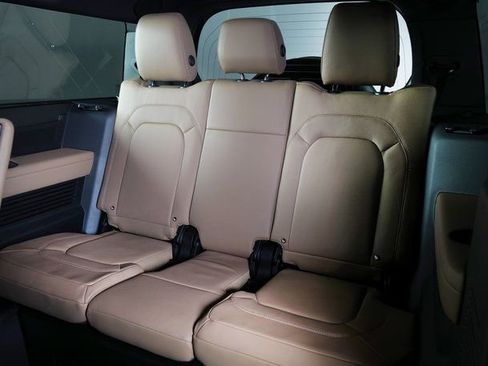 New 2026 Land Rover Defender 130 X-Dynamic SE image 23