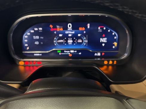 Used 2023 Chevrolet Suburban Premier image 6