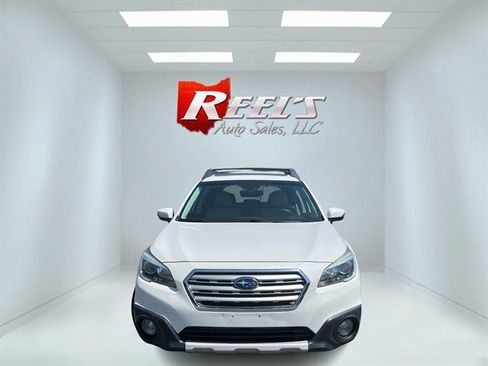 Used 2017 Subaru Outback 3.6R Limited AWD/4WD image 3