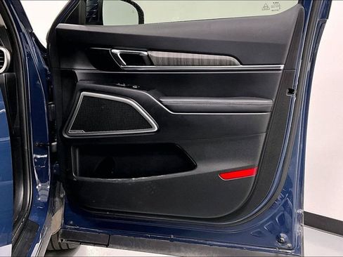 Used 2024 Kia Telluride EX w/ EX Captain's Chair Package image 23