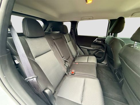 Used 2024 Mitsubishi Outlander ES image 29