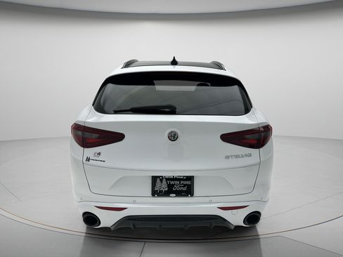 Used 2023 Alfa Romeo Stelvio Veloce AWD/4WD image 4