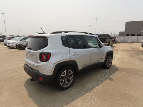 Used 2015 Jeep Renegade Latitude w/ Popular Equipment Group FWD image 11