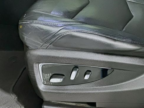 Used 2017 Cadillac Escalade 2WD image 21