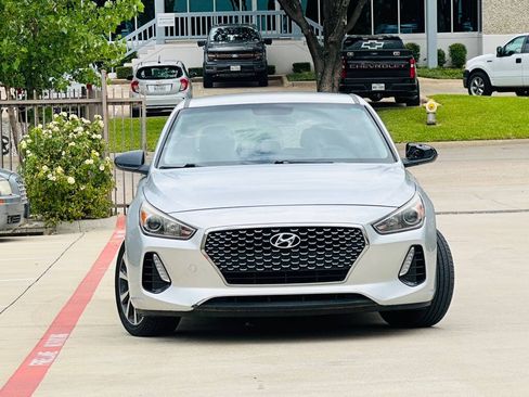 Used 2018 Hyundai Elantra GT FWD image 2