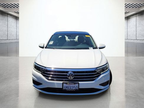 Used 2019 Volkswagen Jetta SEL w/ Cold Weather Package FWD image 4