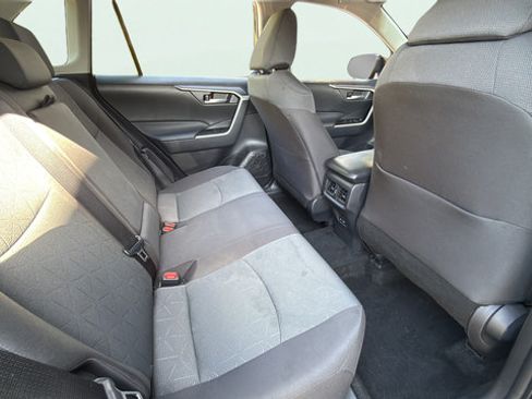 Used 2025 Toyota RAV4 XLE FWD image 27