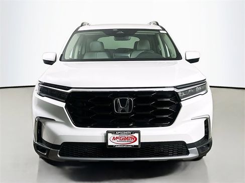 Certified 2025 Honda Pilot Touring image 18