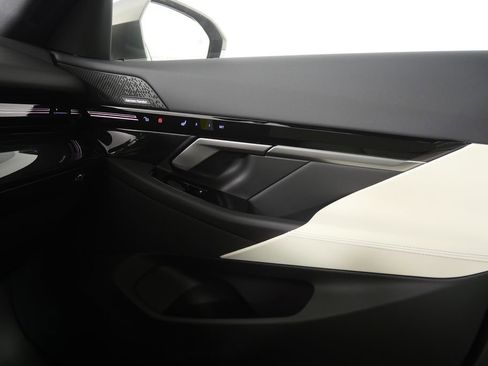 New 2026 BMW 530i xDrive w/ Premium Package image 25