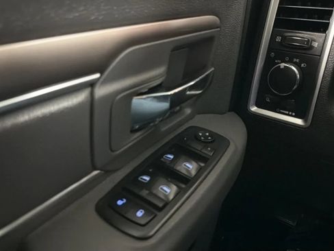 Used 2017 RAM 1500 Classic SLT RWD image 15