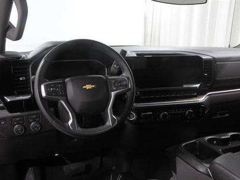 Used 2026 Chevrolet Silverado 1500 LT AWD/4WD image 7