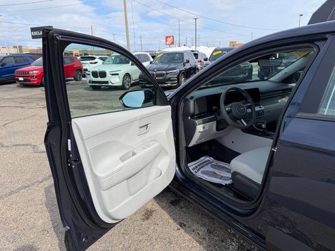 Used 2024 Hyundai Kona SE image 8