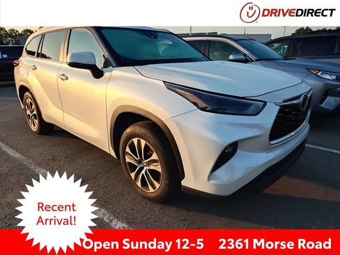 Used 2023 Toyota Highlander XLE FWD image 1