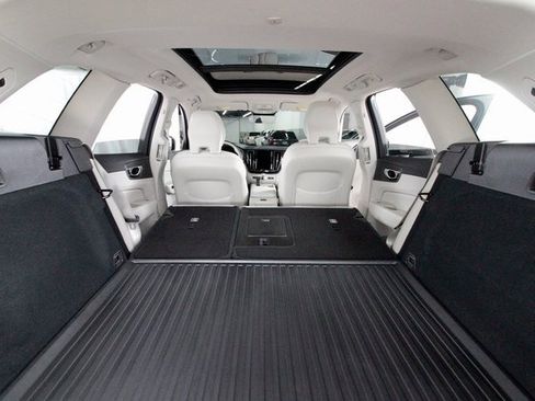 Certified 2025 Volvo XC60 B5 Core w/ Protection Package Premier image 32