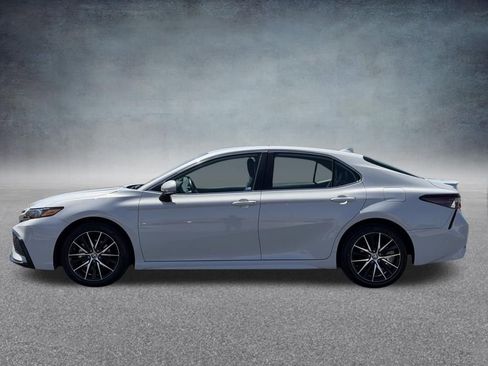 Used 2024 Toyota Camry SE image 7