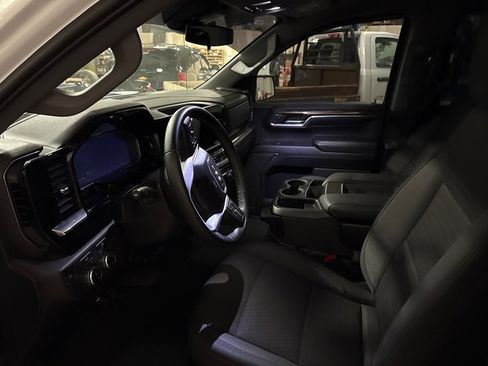 Used 2024 GMC Sierra 1500 SLE image 18