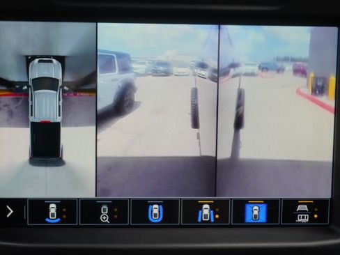 Used 2022 GMC Sierra 2500 AT4 w/ AT4 Premium Plus Package AWD/4WD image 30