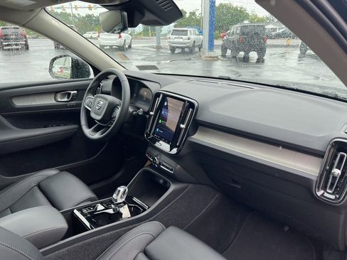 Certified 2023 Volvo XC40 B5 Plus w/ Protection Package Premier image 35