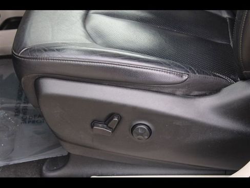 Used 2022 Chrysler Pacifica Touring-L FWD image 15