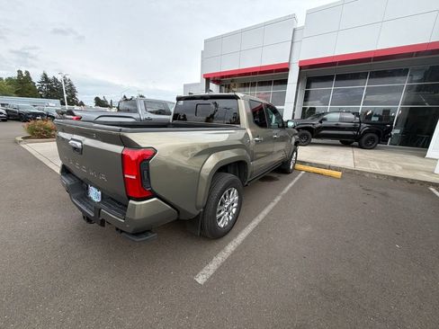 Used 2025 Toyota Tacoma Limited w/ Tow Tech Package AWD/4WD image 4
