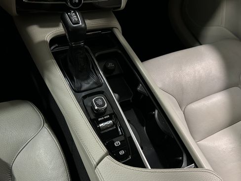 Used 2019 Volvo XC90 T6 Momentum w/ Advanced Package AWD/4WD image 10