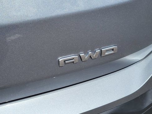 Used 2024 GMC Terrain SLE AWD/4WD image 9