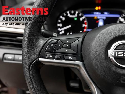 Used 2024 Nissan Altima 2.5 SV FWD image 15
