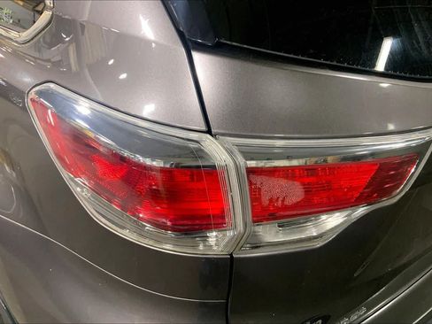 Used 2015 Toyota Highlander Limited Platinum AWD/4WD image 29